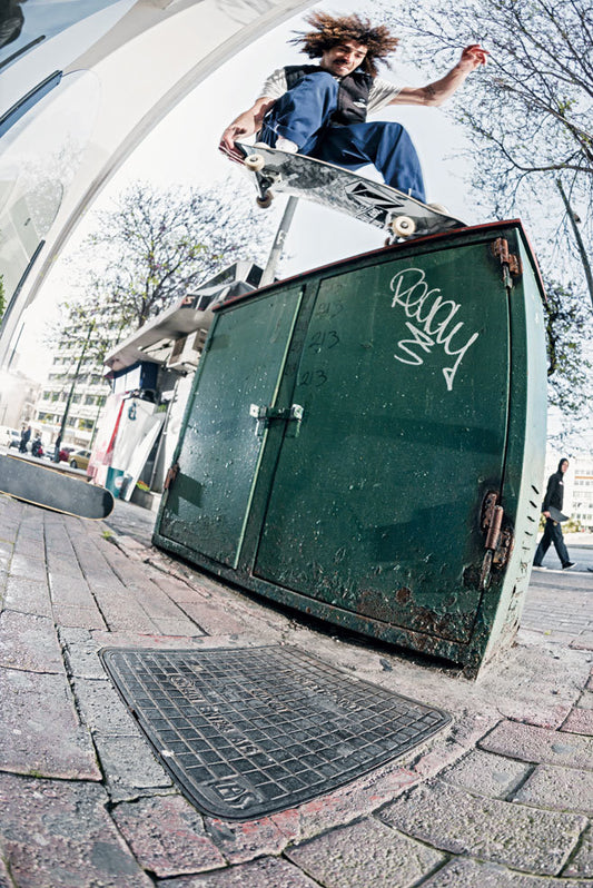 victor_pellegrin_crooked_tailgrab_sharpened_adobergb_7252_2